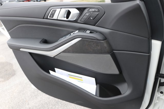 Vehicle image 25 of 38