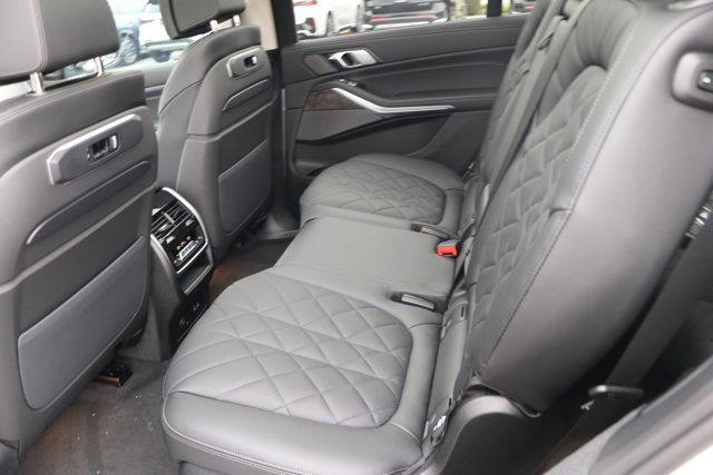 Vehicle image 34 of 38