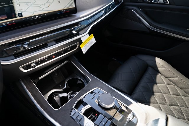 Vehicle image 21 of 36