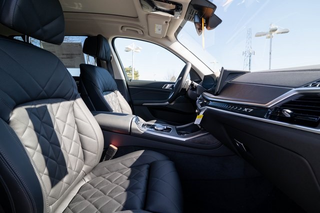 Vehicle image 11 of 36