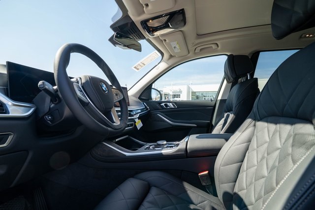 Vehicle image 10 of 36