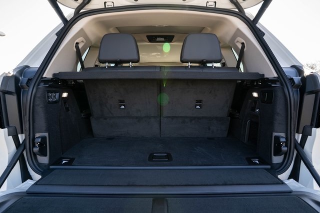 Vehicle image 33 of 36