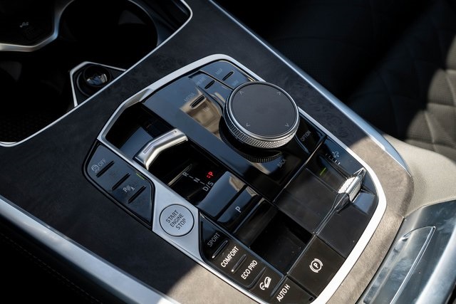 Vehicle image 22 of 36