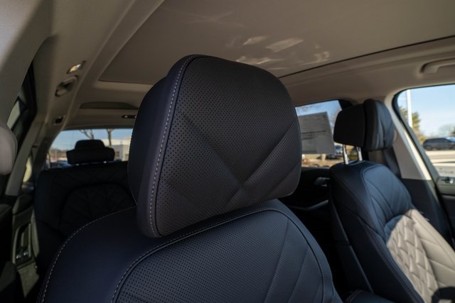 Vehicle image 13 of 36