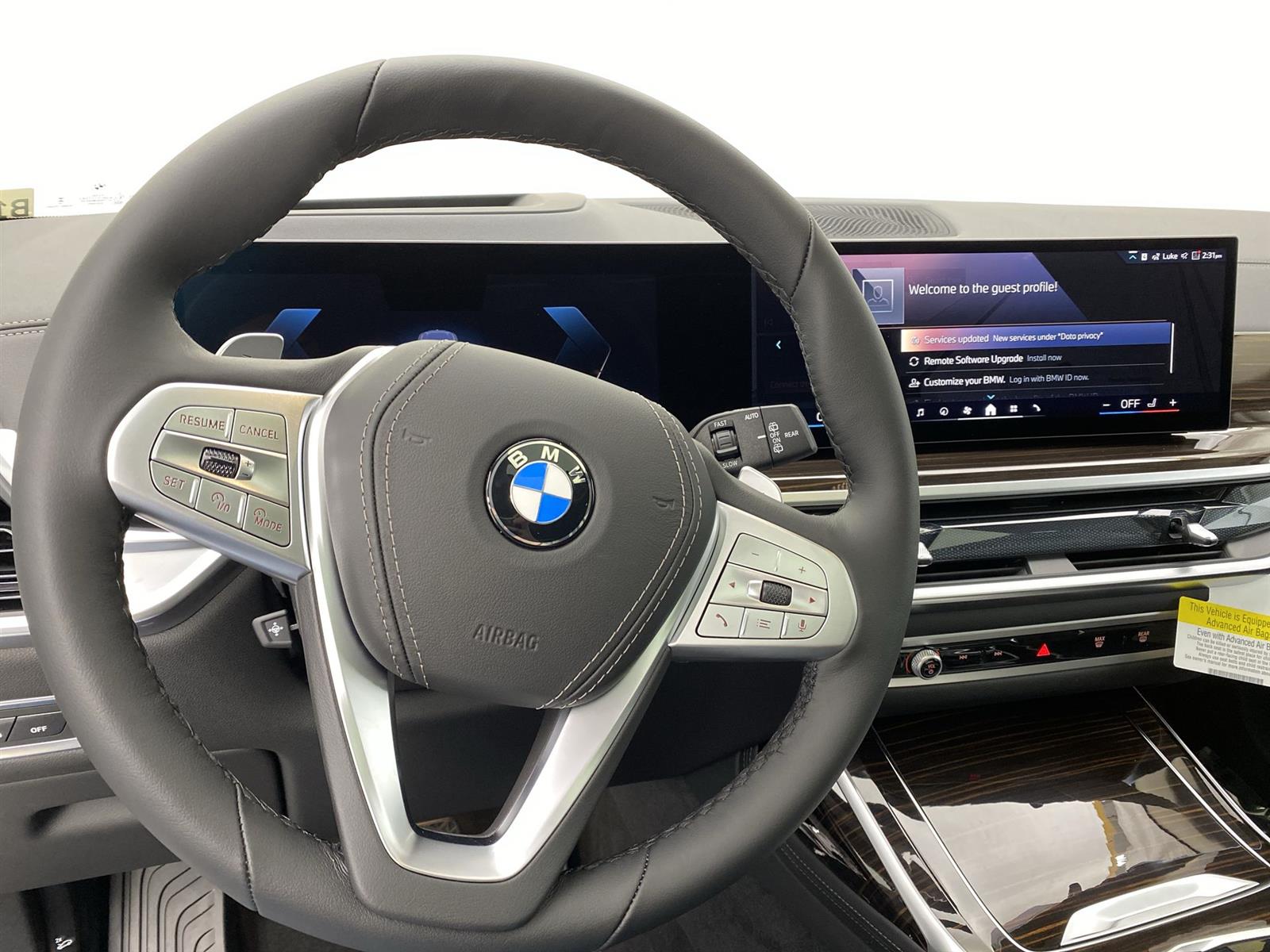 Vehicle image 22 of 31