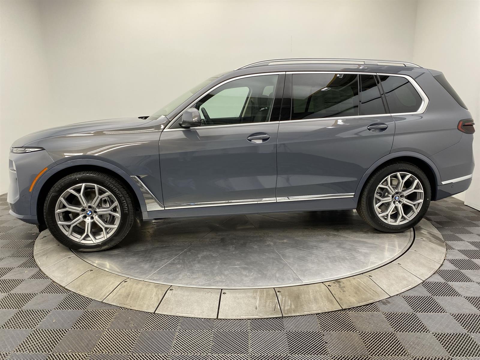 Vehicle image 16 of 31