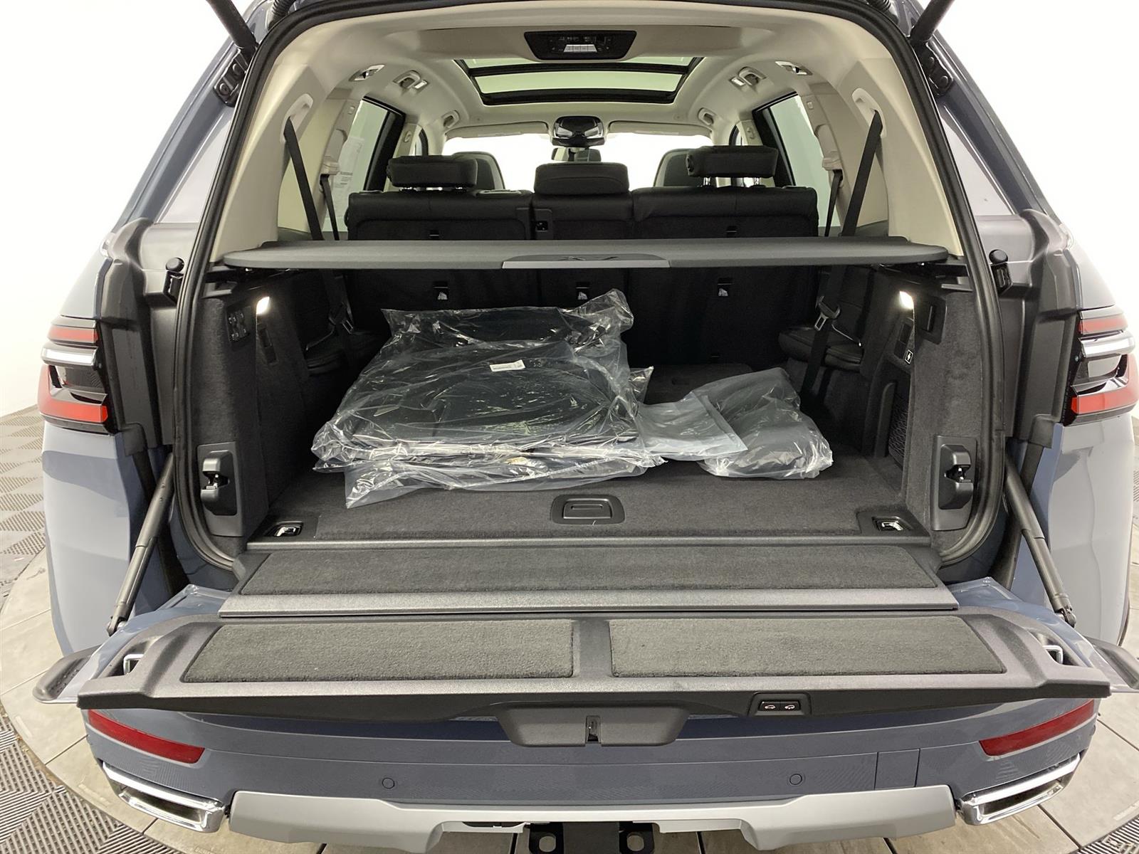 Vehicle image 21 of 31