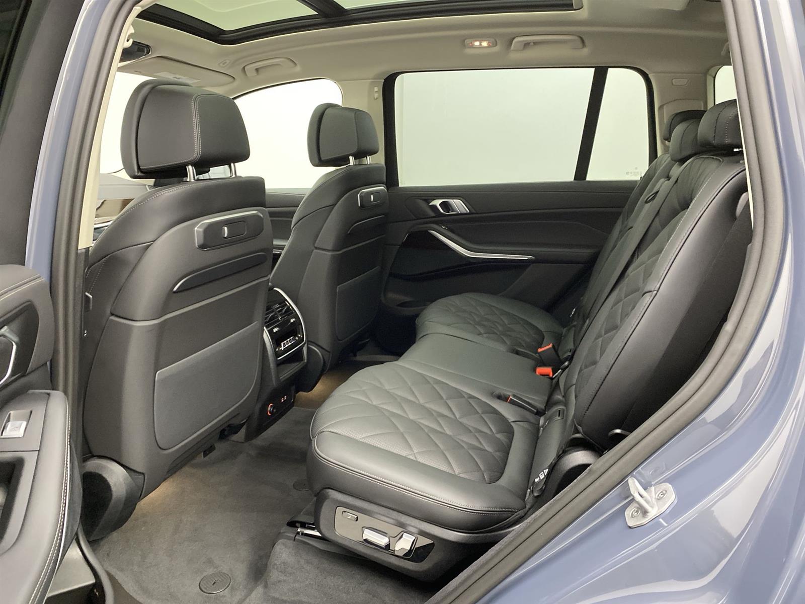 Vehicle image 29 of 31