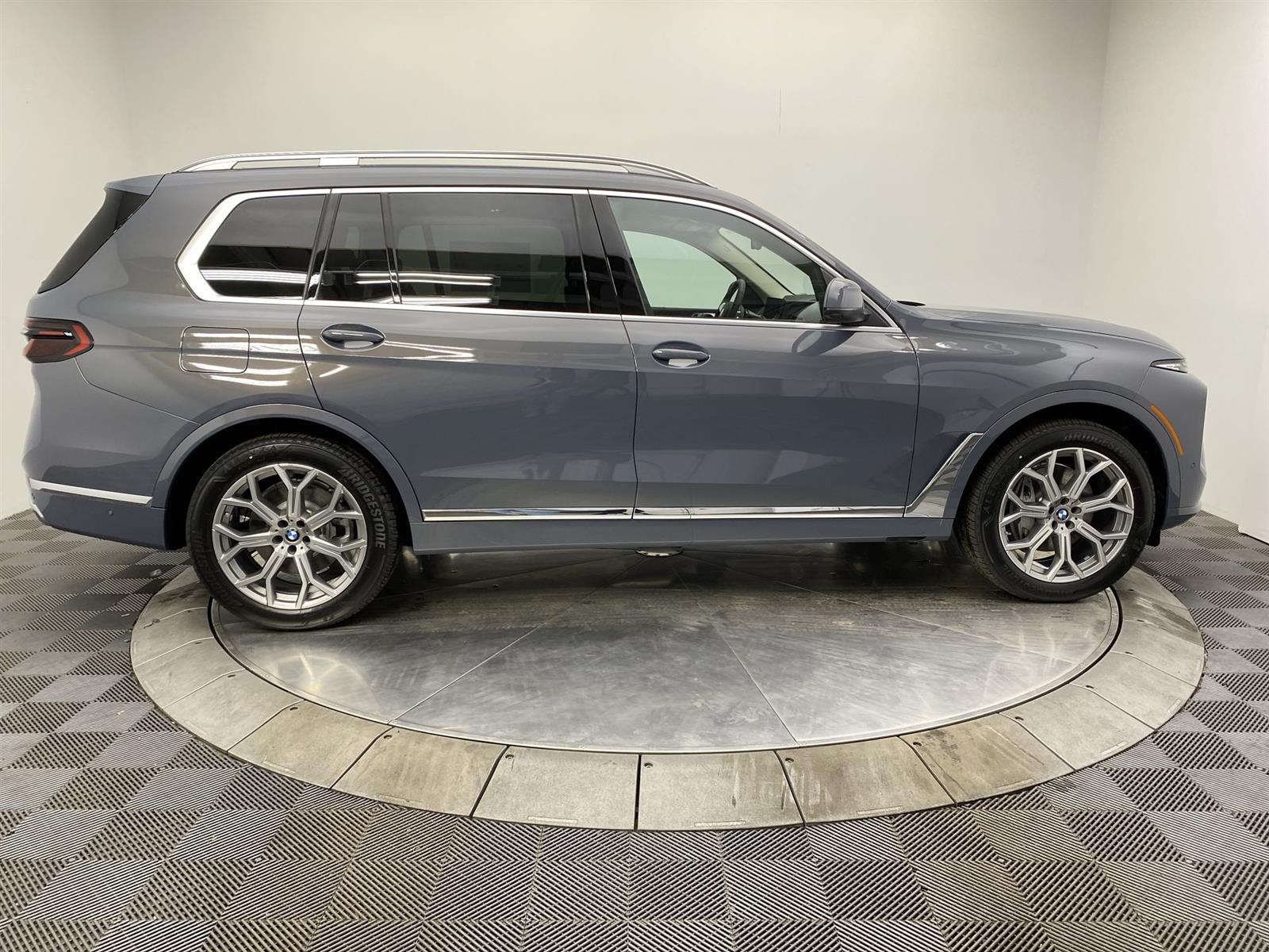 Vehicle image 9 of 31