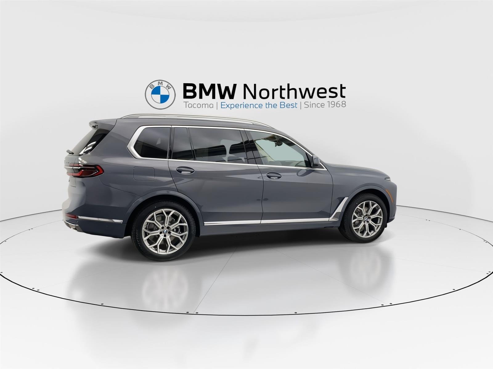 Vehicle image 10 of 31