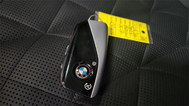 Vehicle image 15 of 36