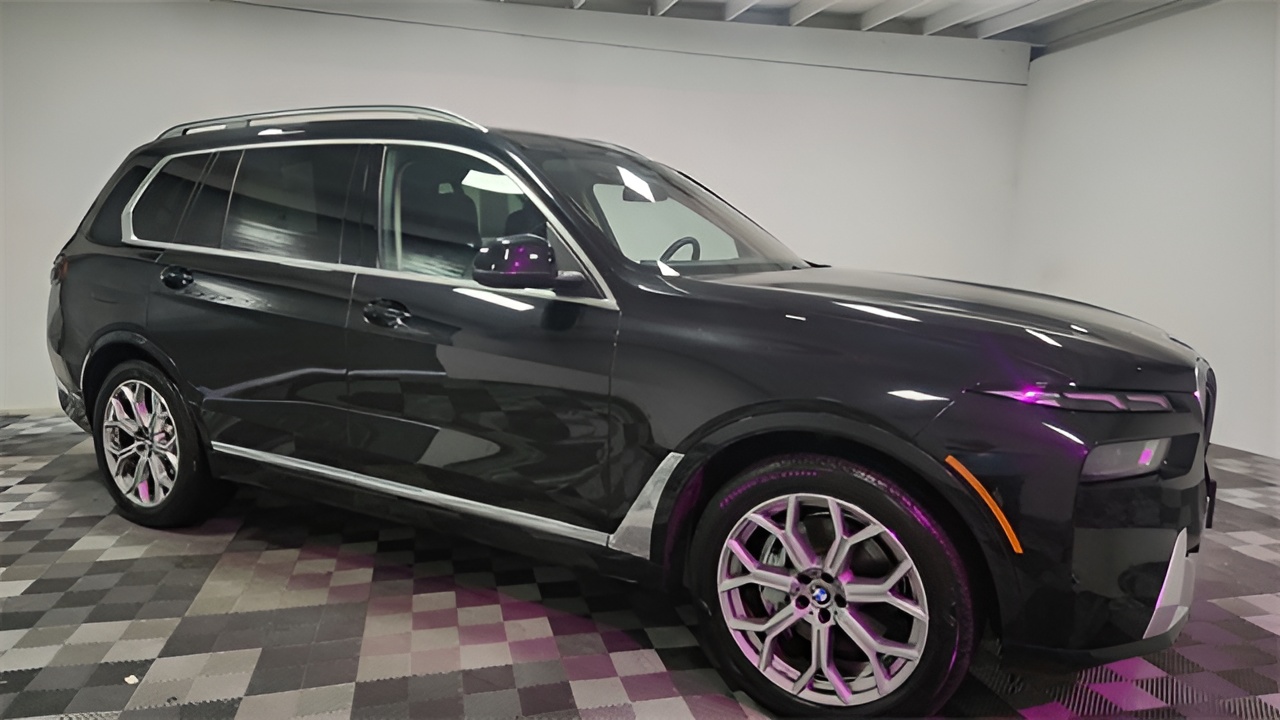 Vehicle image 32 of 36
