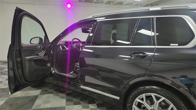 Vehicle image 18 of 36