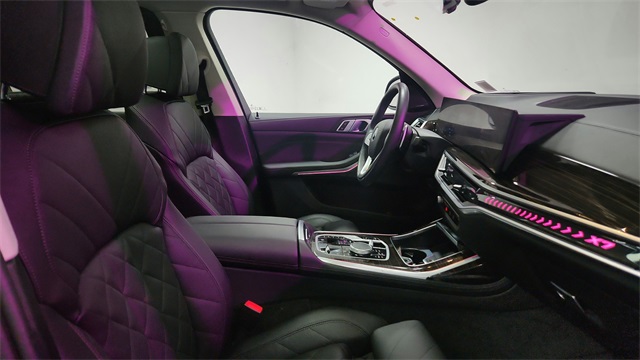 Vehicle image 23 of 36