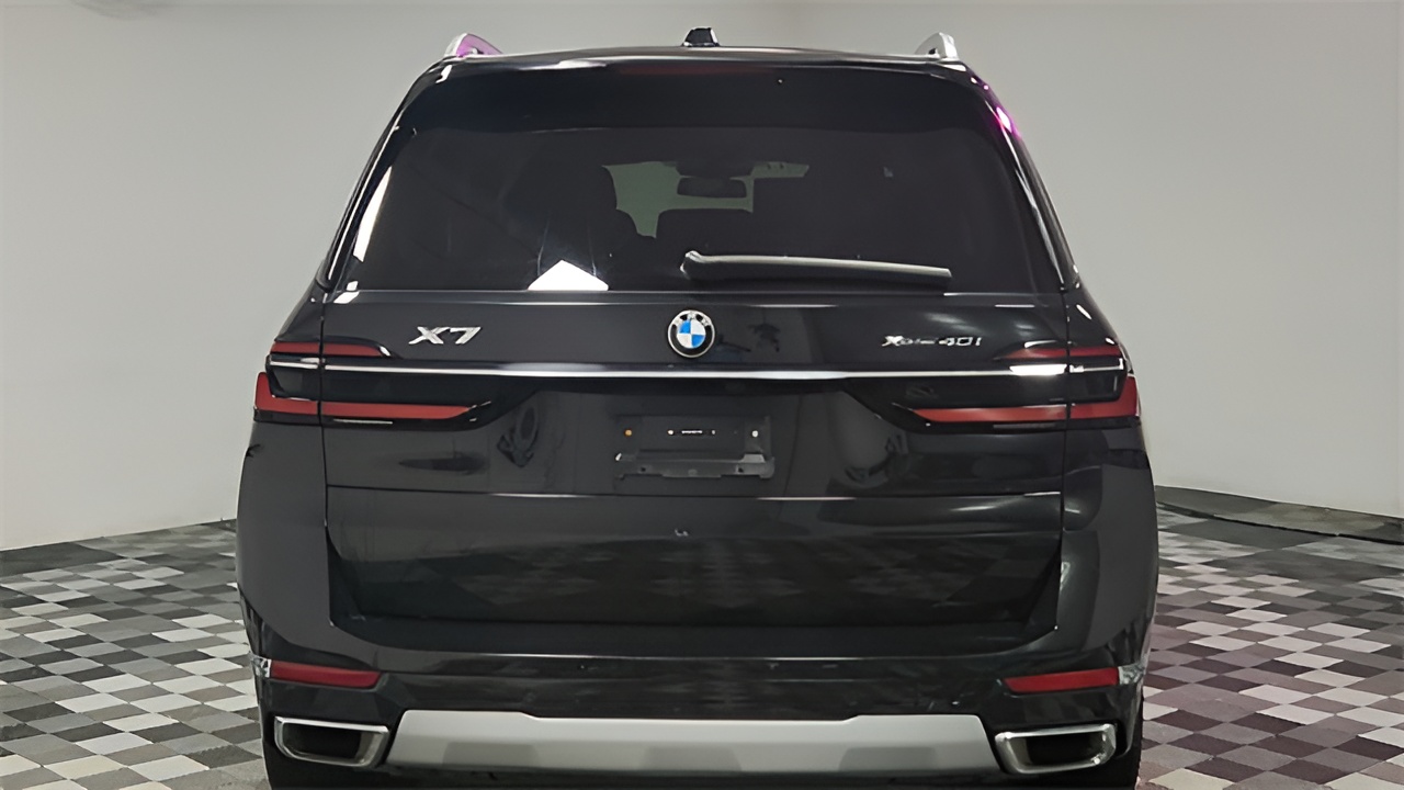 Vehicle image 34 of 36