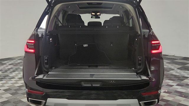 Vehicle image 21 of 36