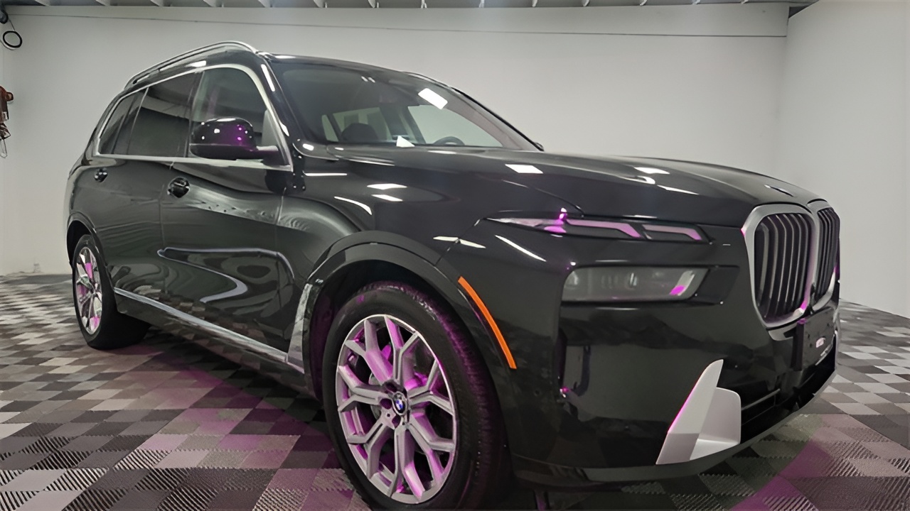 Vehicle image 29 of 36