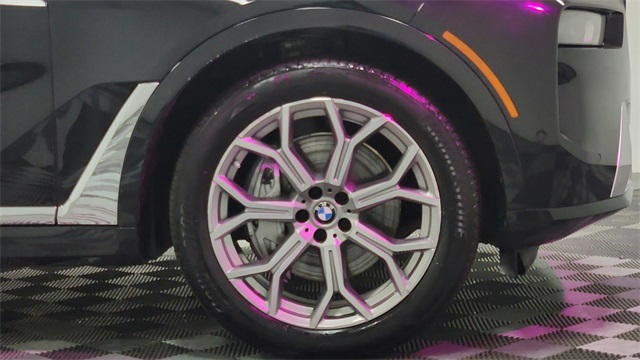 Vehicle image 24 of 36