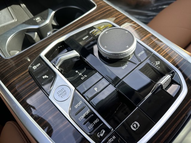 Vehicle image 28 of 37