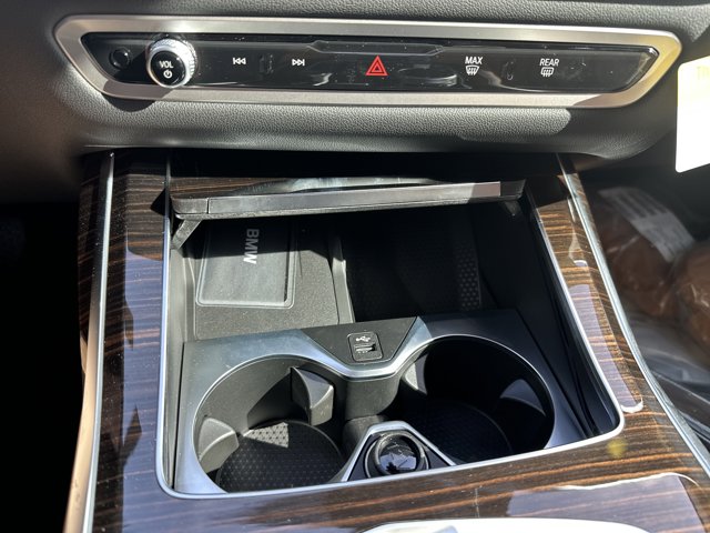 Vehicle image 31 of 37