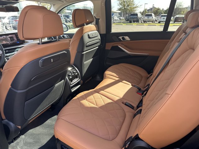 Vehicle image 33 of 37