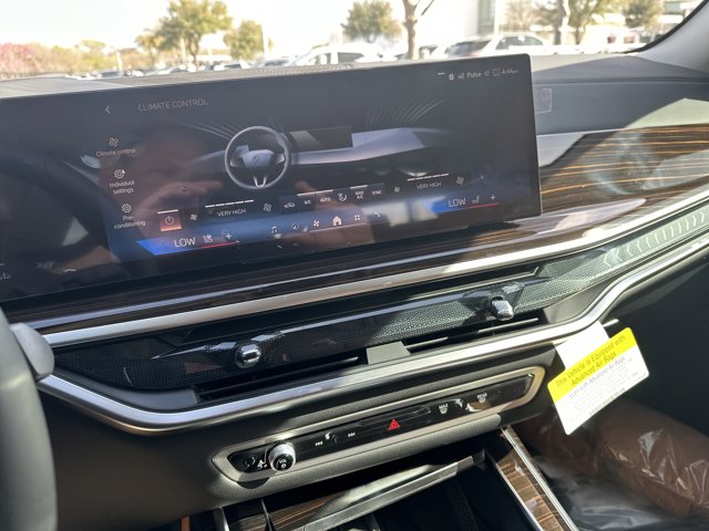 Vehicle image 24 of 37
