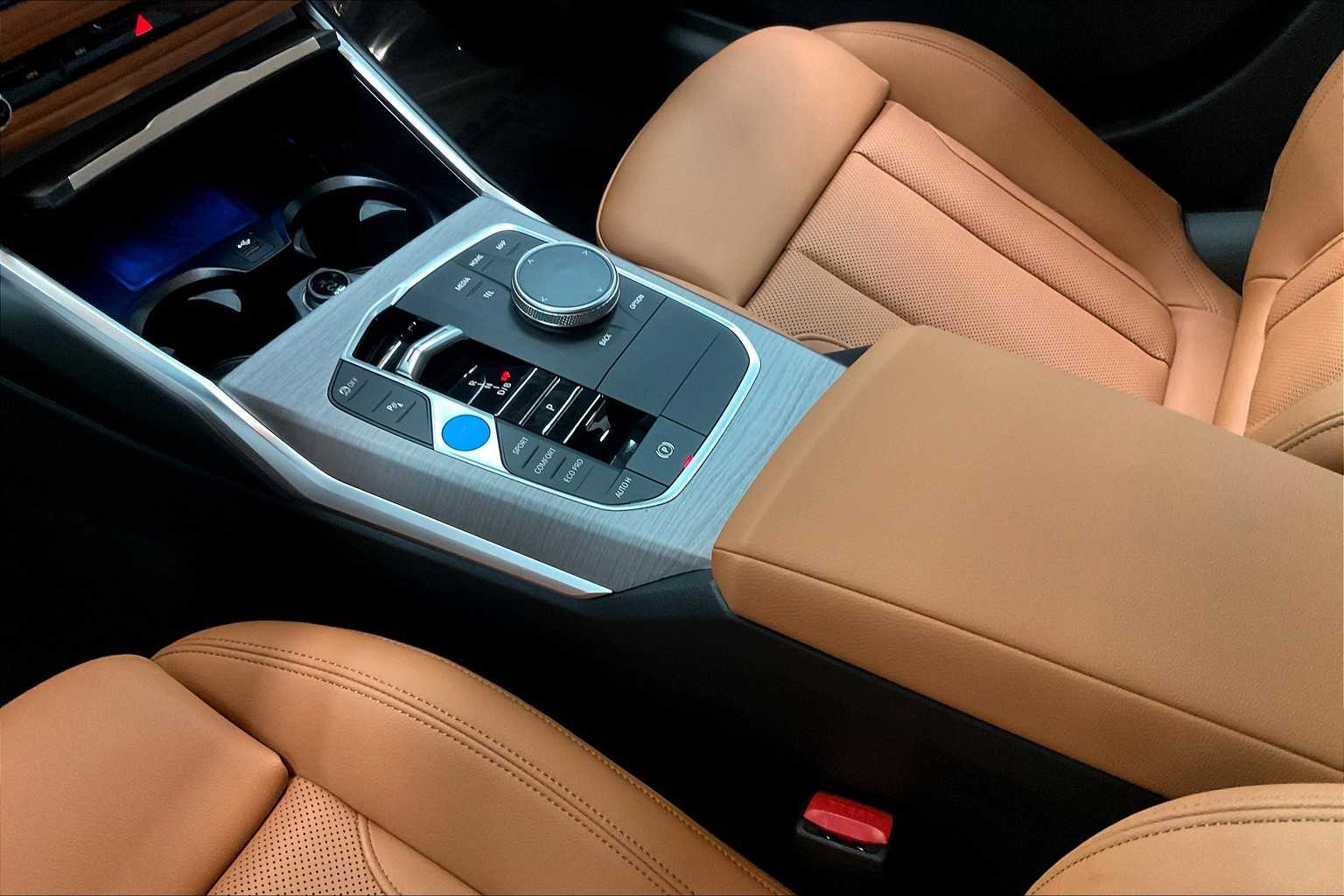 Vehicle image 10 of 35