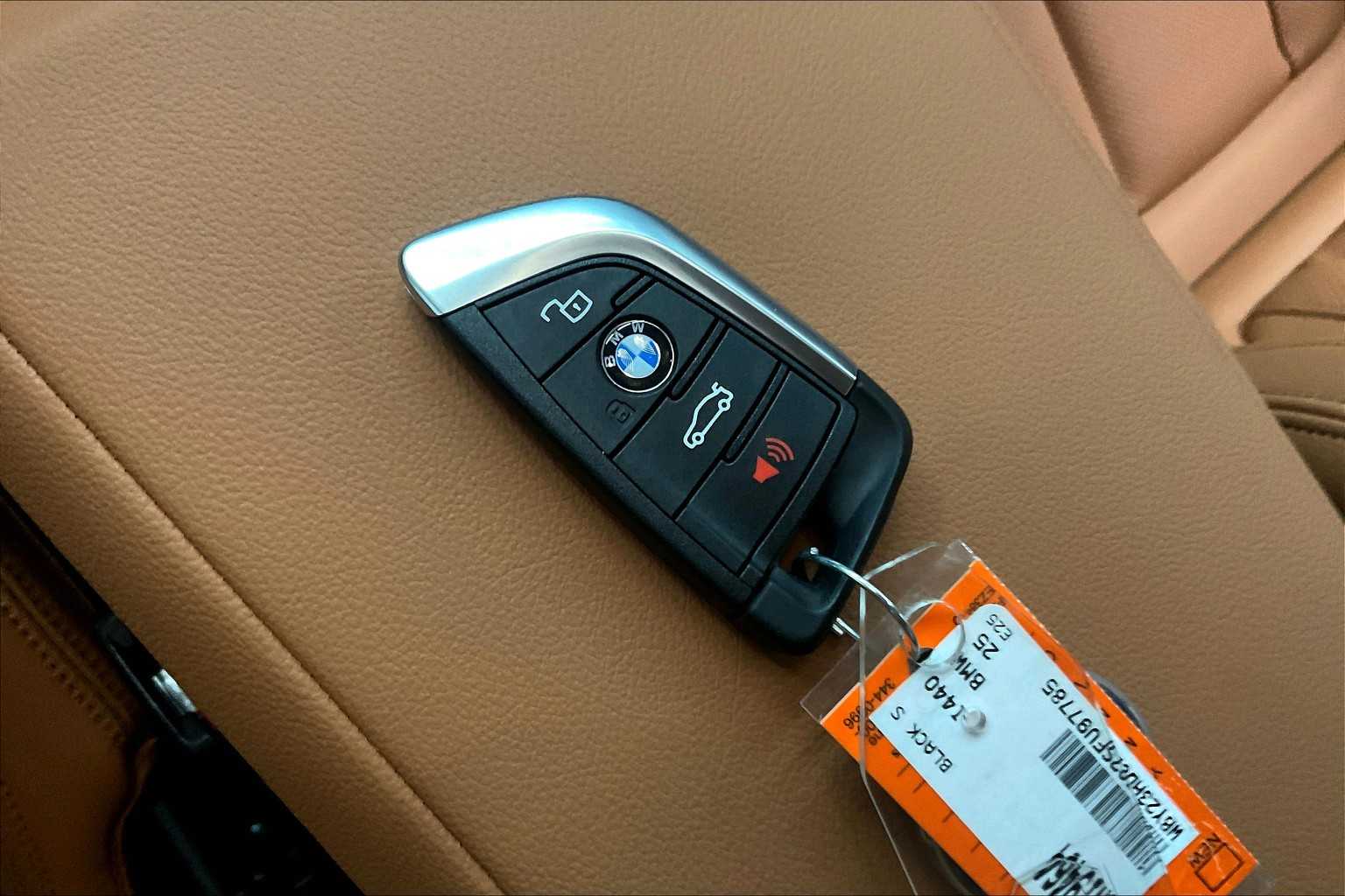 Vehicle image 33 of 35