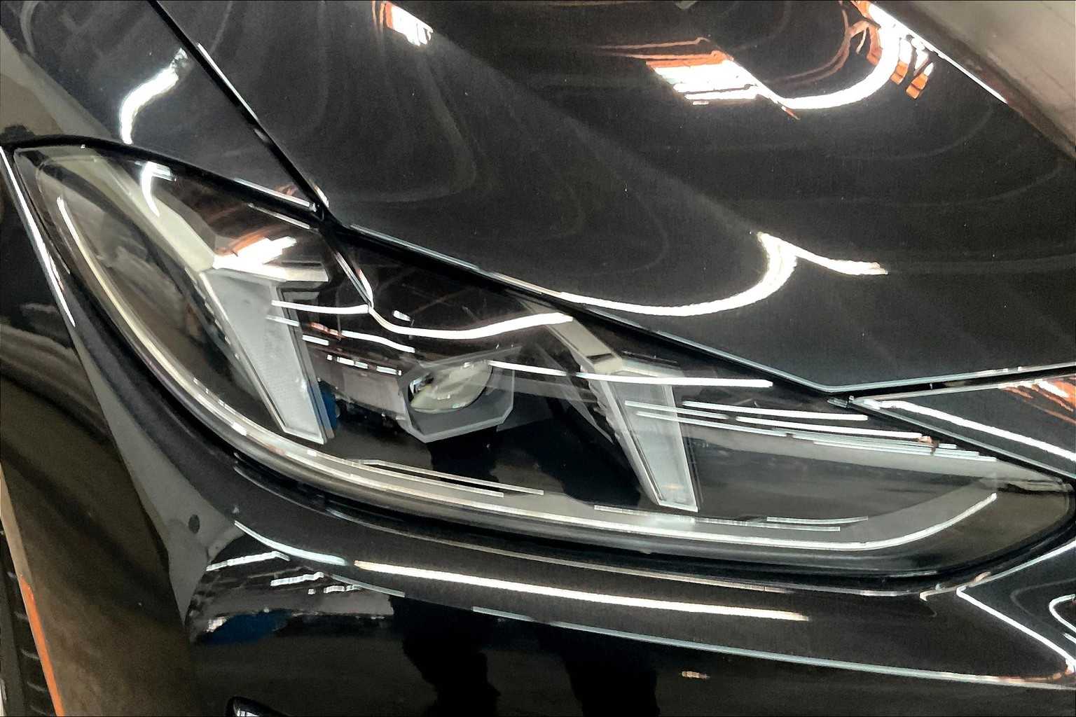 Vehicle image 31 of 35