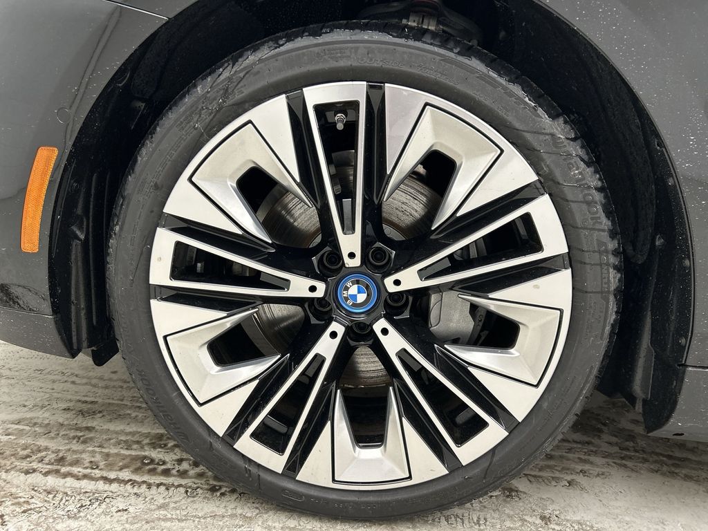 Vehicle image 11 of 29