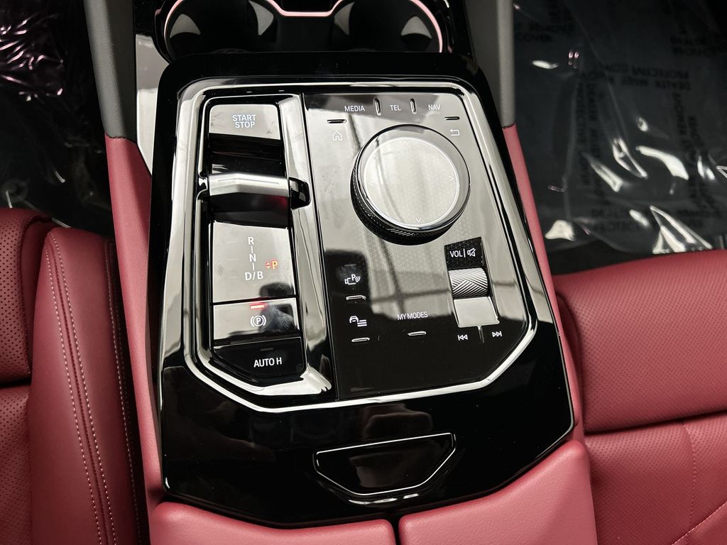 Vehicle image 21 of 29