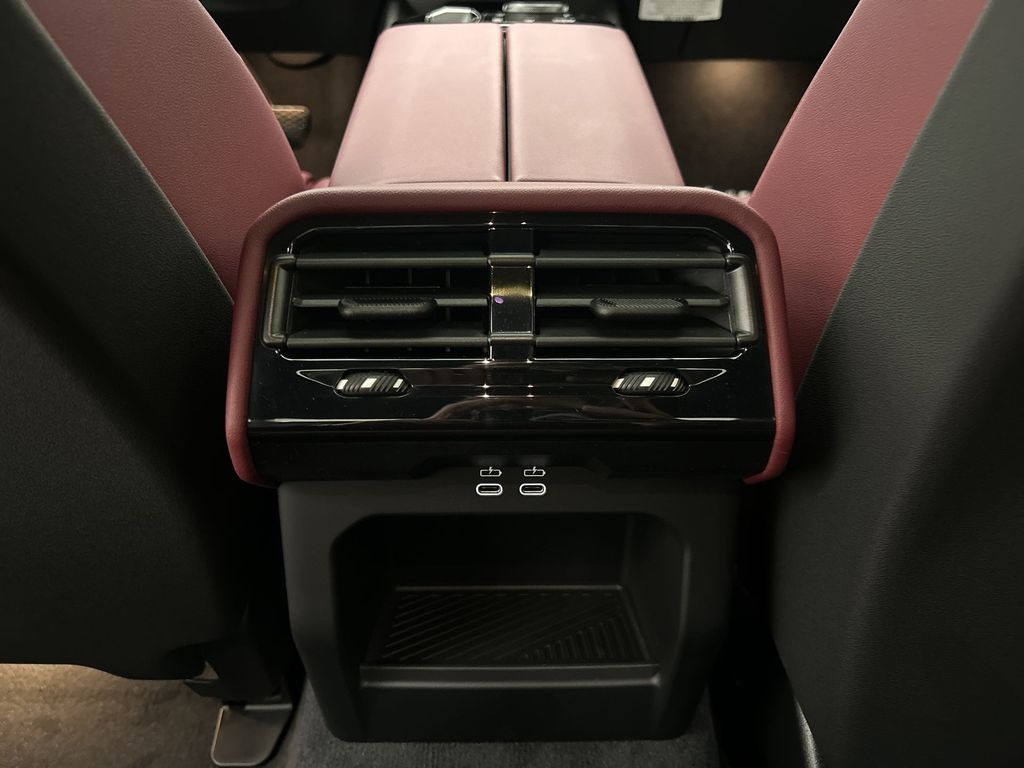 Vehicle image 25 of 29