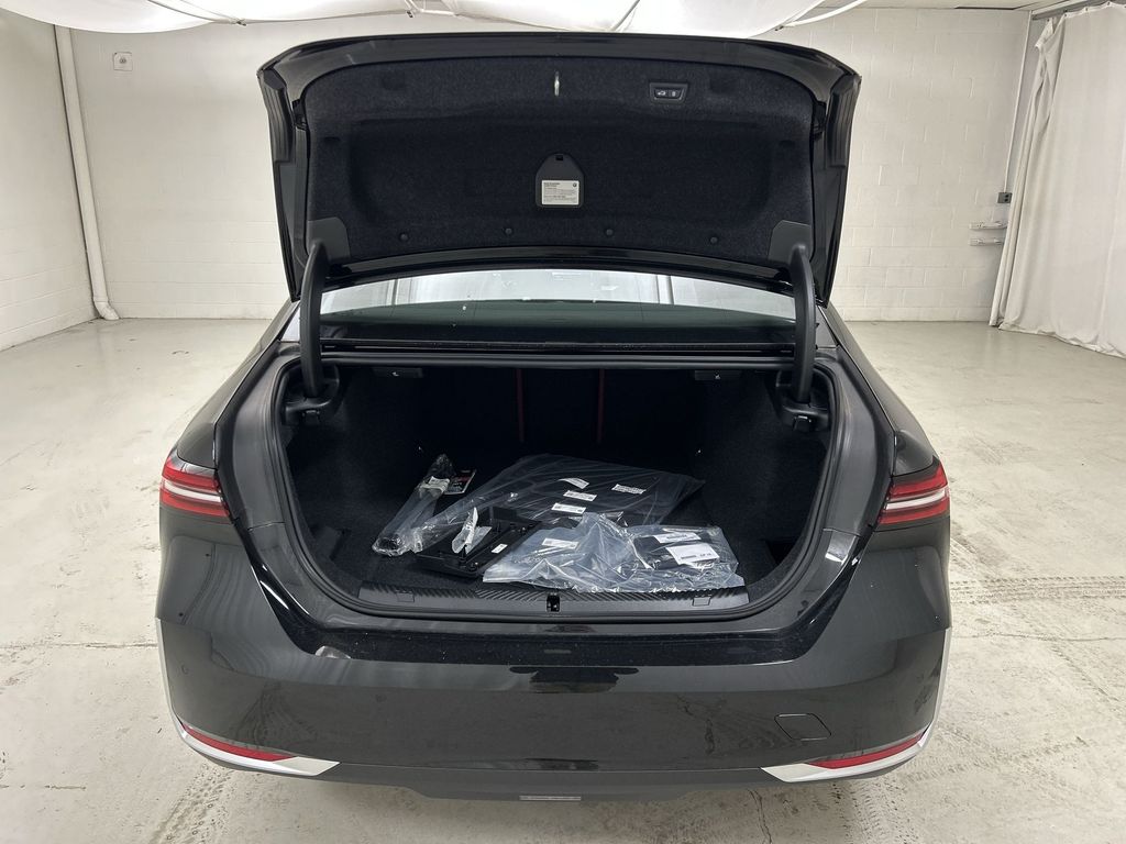 Vehicle image 27 of 29