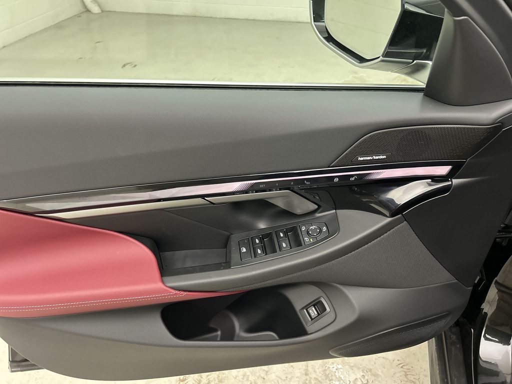 Vehicle image 14 of 29