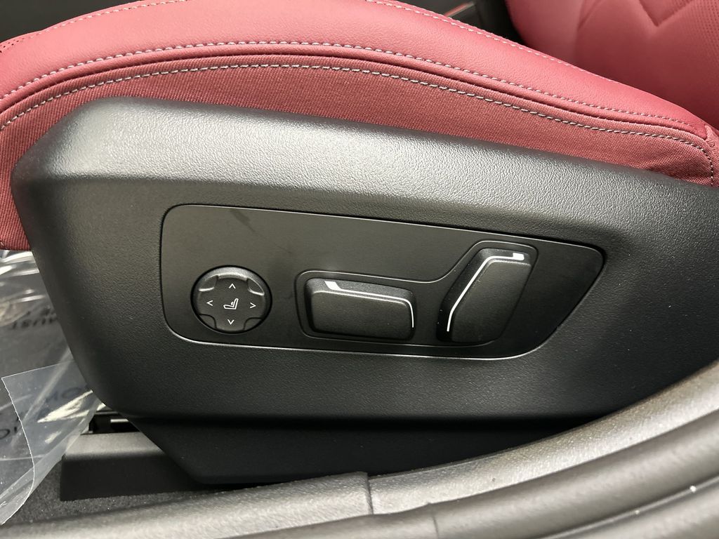 Vehicle image 13 of 29