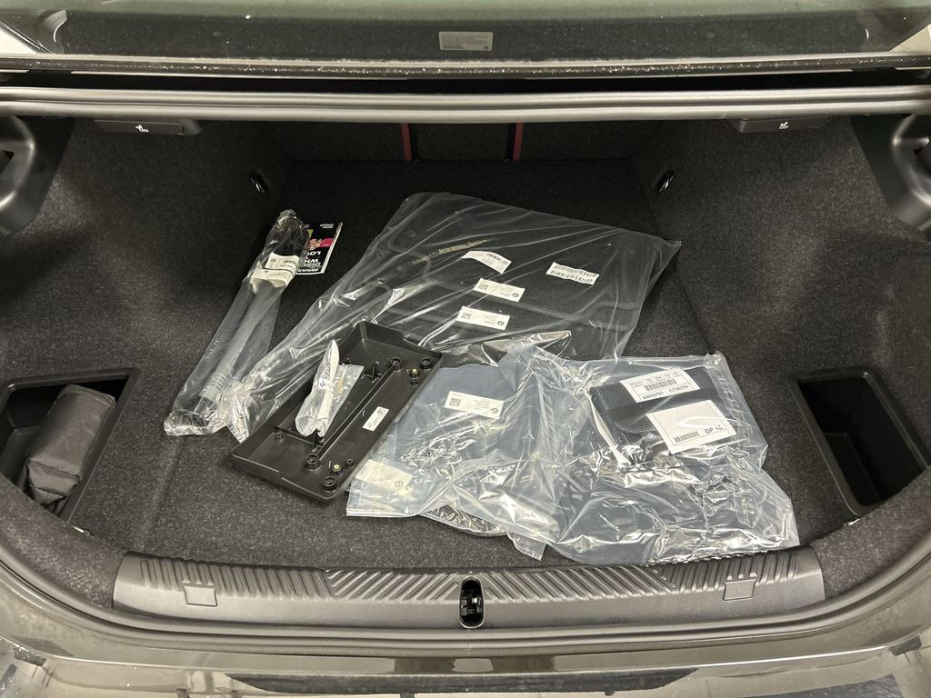 Vehicle image 26 of 29