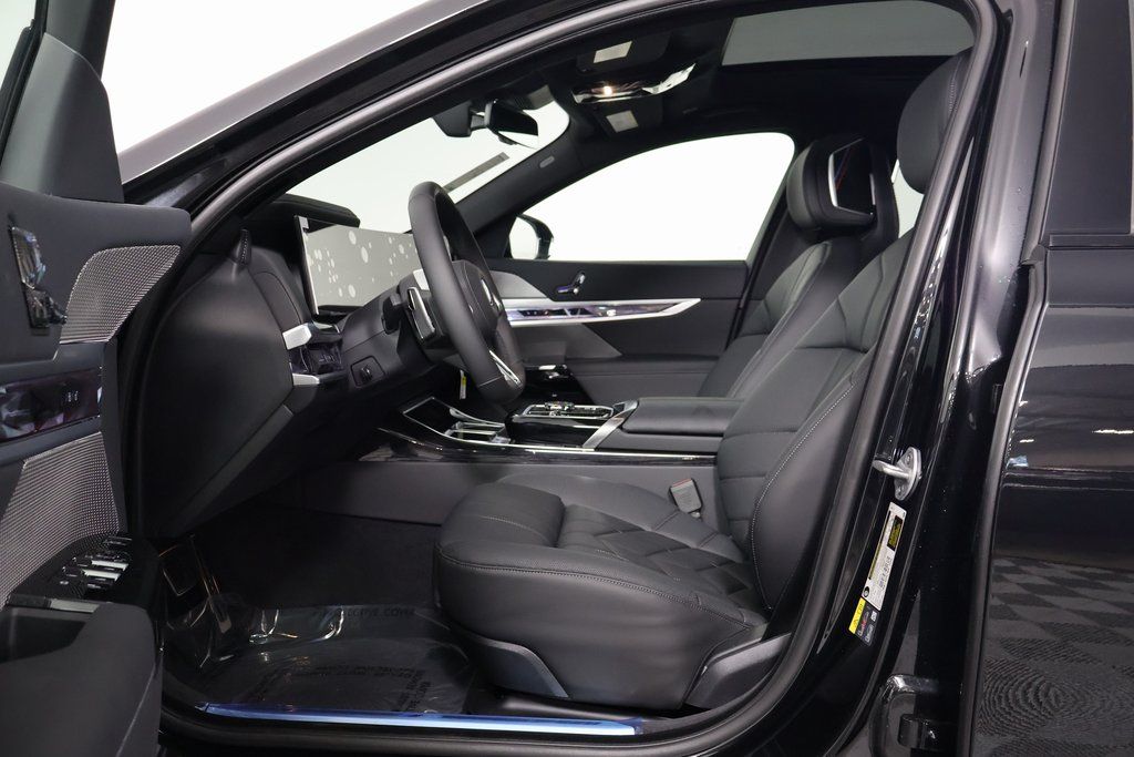 Vehicle image 6 of 10