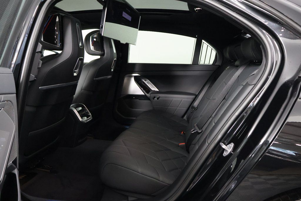 Vehicle image 7 of 10