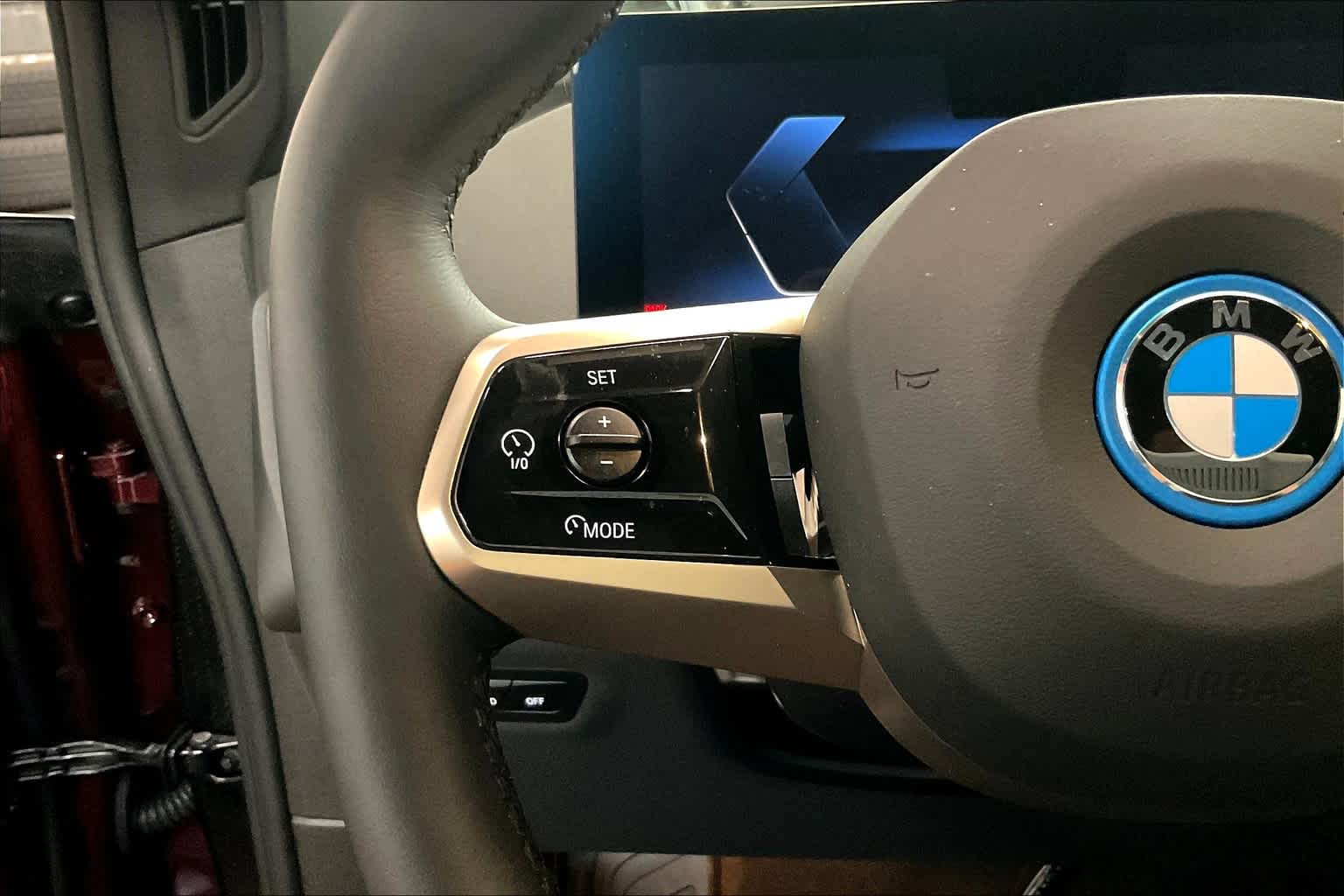 Vehicle image 18 of 33