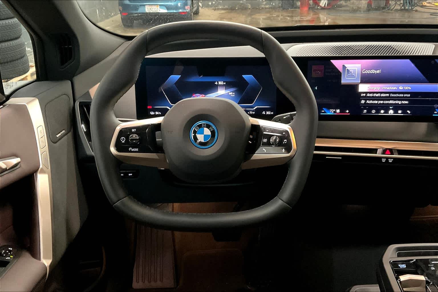 Vehicle image 8 of 33