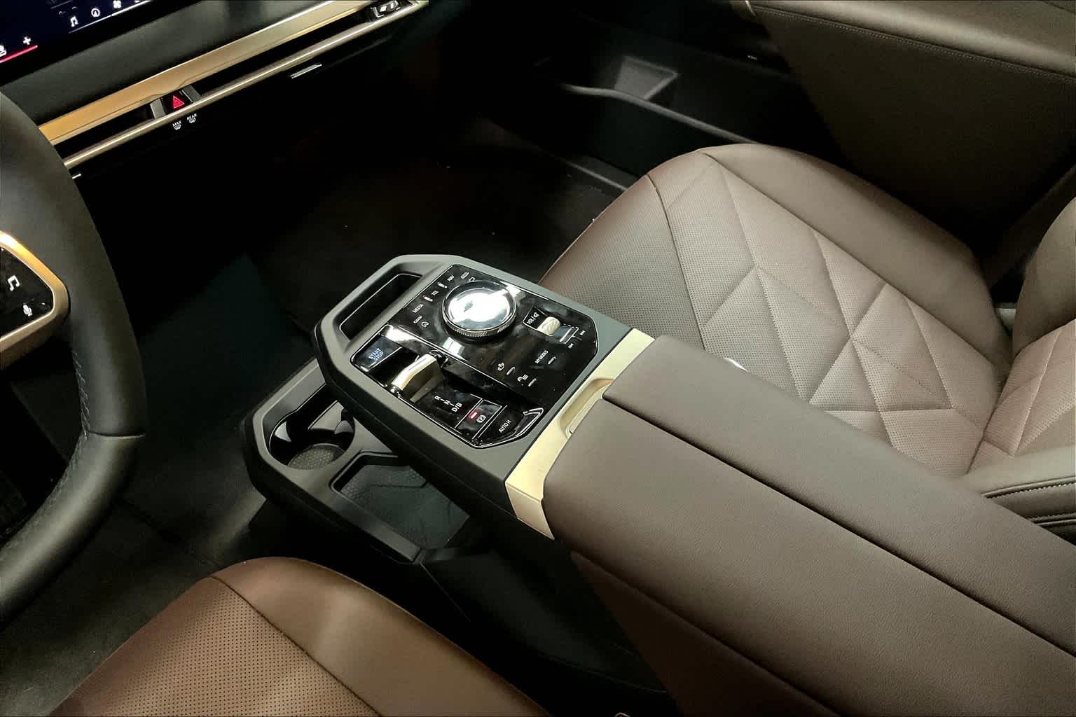 Vehicle image 17 of 33