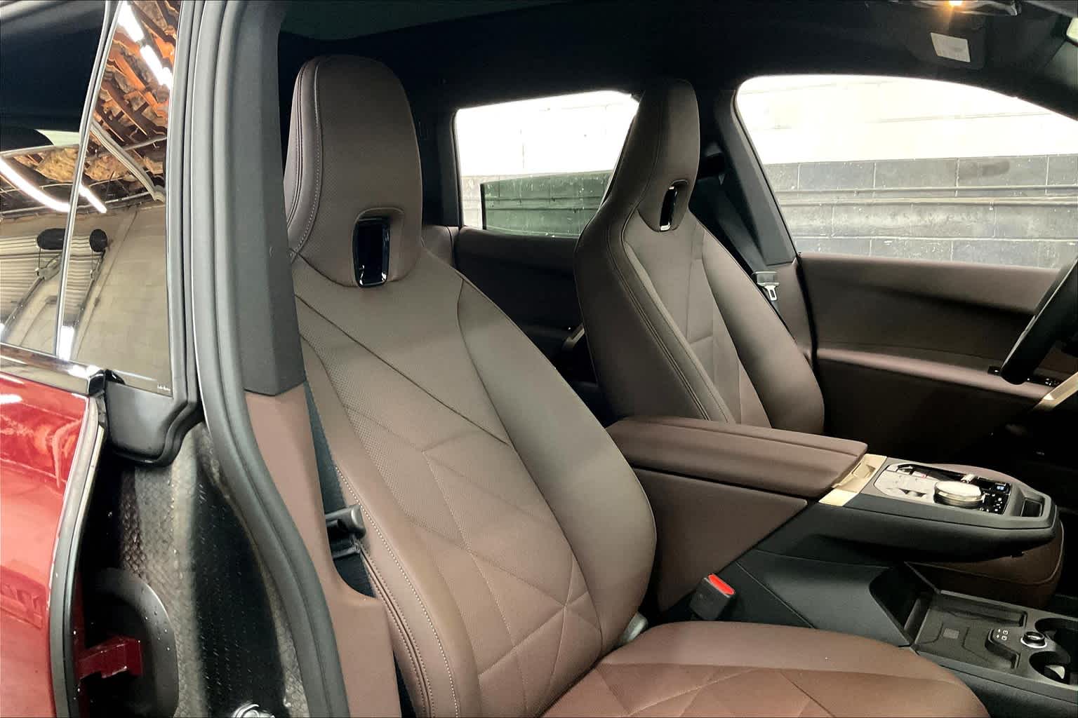 Vehicle image 10 of 33
