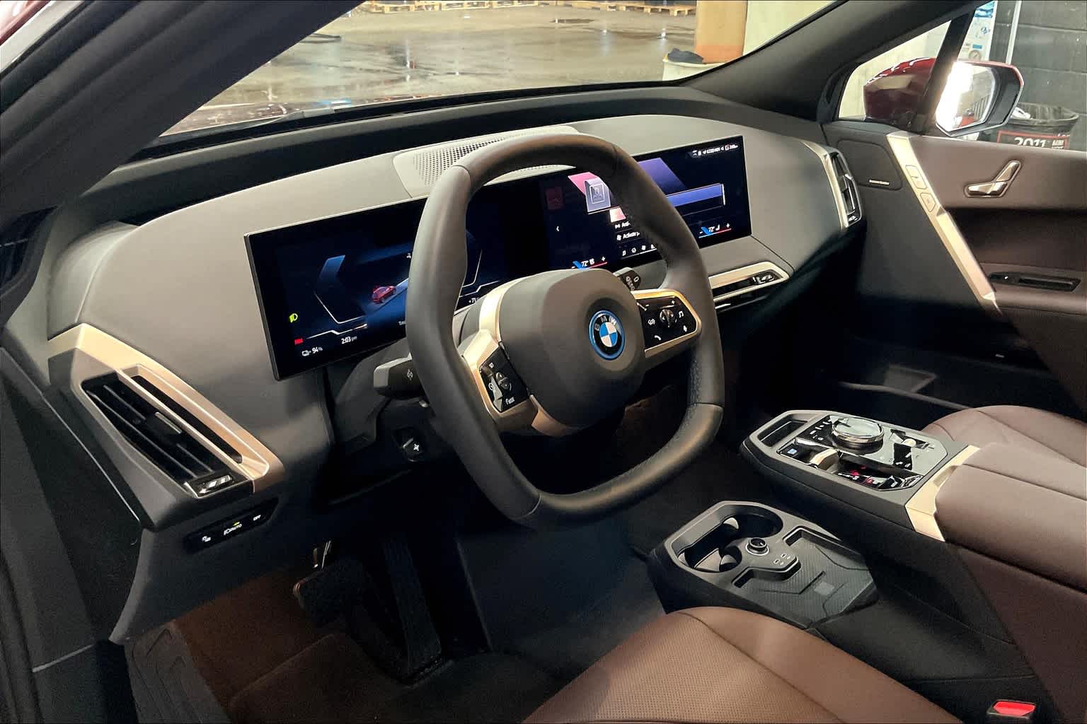 Vehicle image 14 of 33