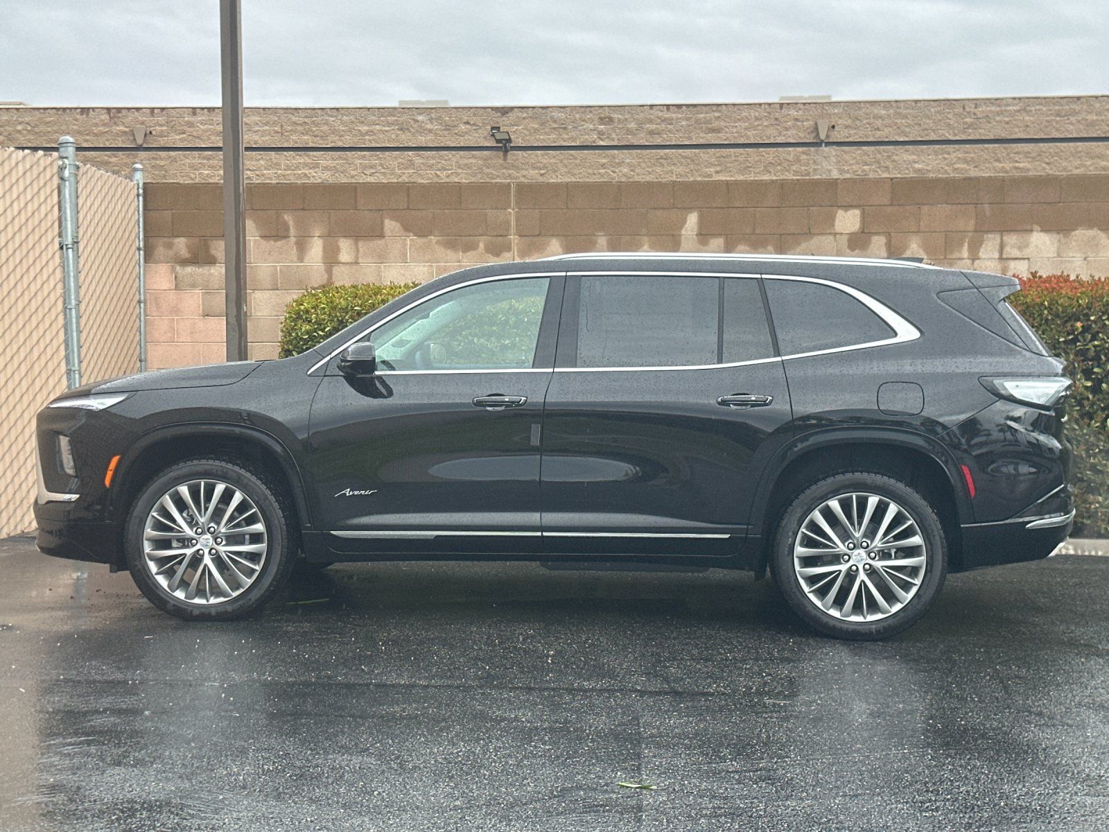2025 Buick Enclave Avenir Image 8 of 29