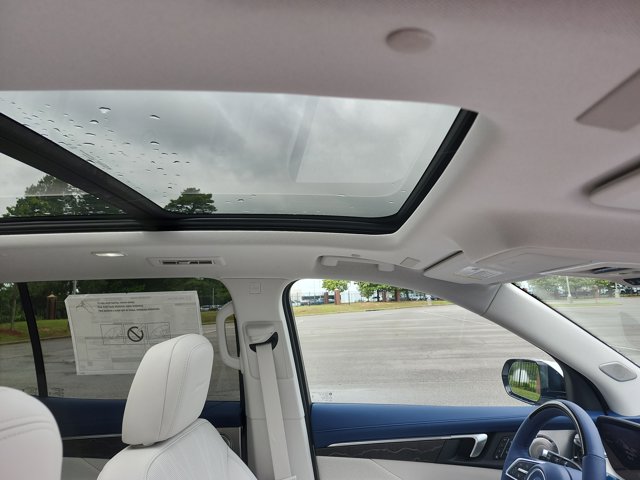Vehicle image 8 of 22