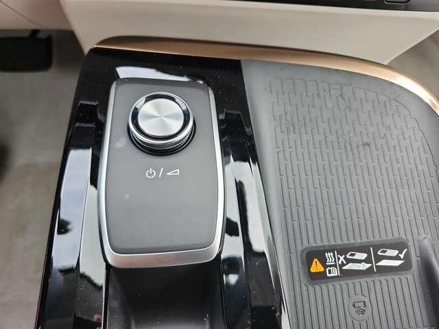 Vehicle image 18 of 22