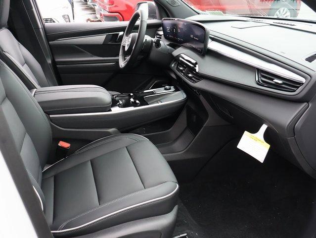 Vehicle image 32 of 63