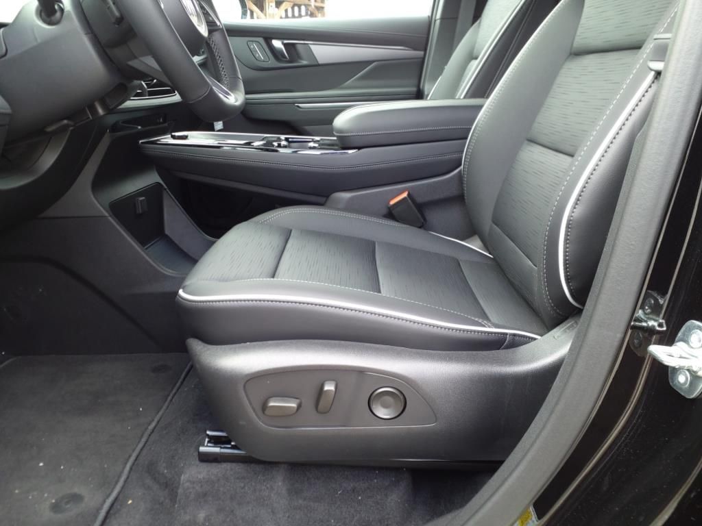 2025 Buick Enclave Sport Touring Image 8 of 16