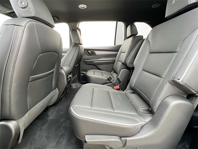 Vehicle image 17 of 21