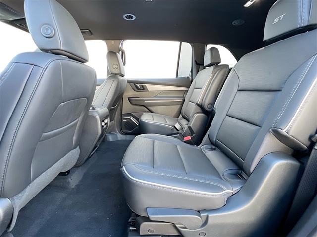 Vehicle image 17 of 21